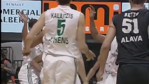 "Tau Cerámica vs Panathinaikos" Euroliga'05 (23 de Marzo, 2005) sonido ambiente