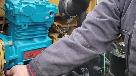 AIR COMPRESSOR INSTALL ON AN OLD FREIGHTLINER CLASSIC