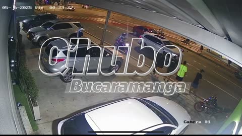 Impactante video: así arrollaron a dos policías en Bucaramanga con carro robado