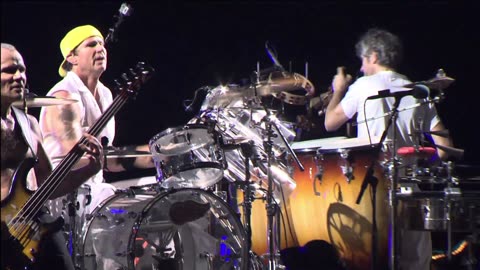 Look Around - Red Hot Chilli Peppers (live)