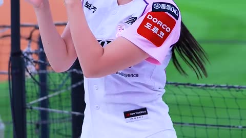 Kim Jung-won Slays the Flute Dance! 🔥 KT Wiz Cheerleader 4K Shorts