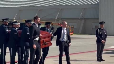 VP Vance assists with moving the coffin of Charlie Kirk from UT to AZ via AF2 