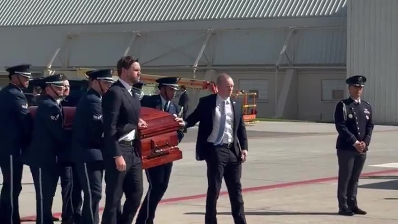 VP Vance assists with moving the coffin of Charlie Kirk from UT to AZ via AF2