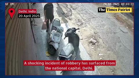 Delhi: Broad Daylight Robbery Caught on Camera