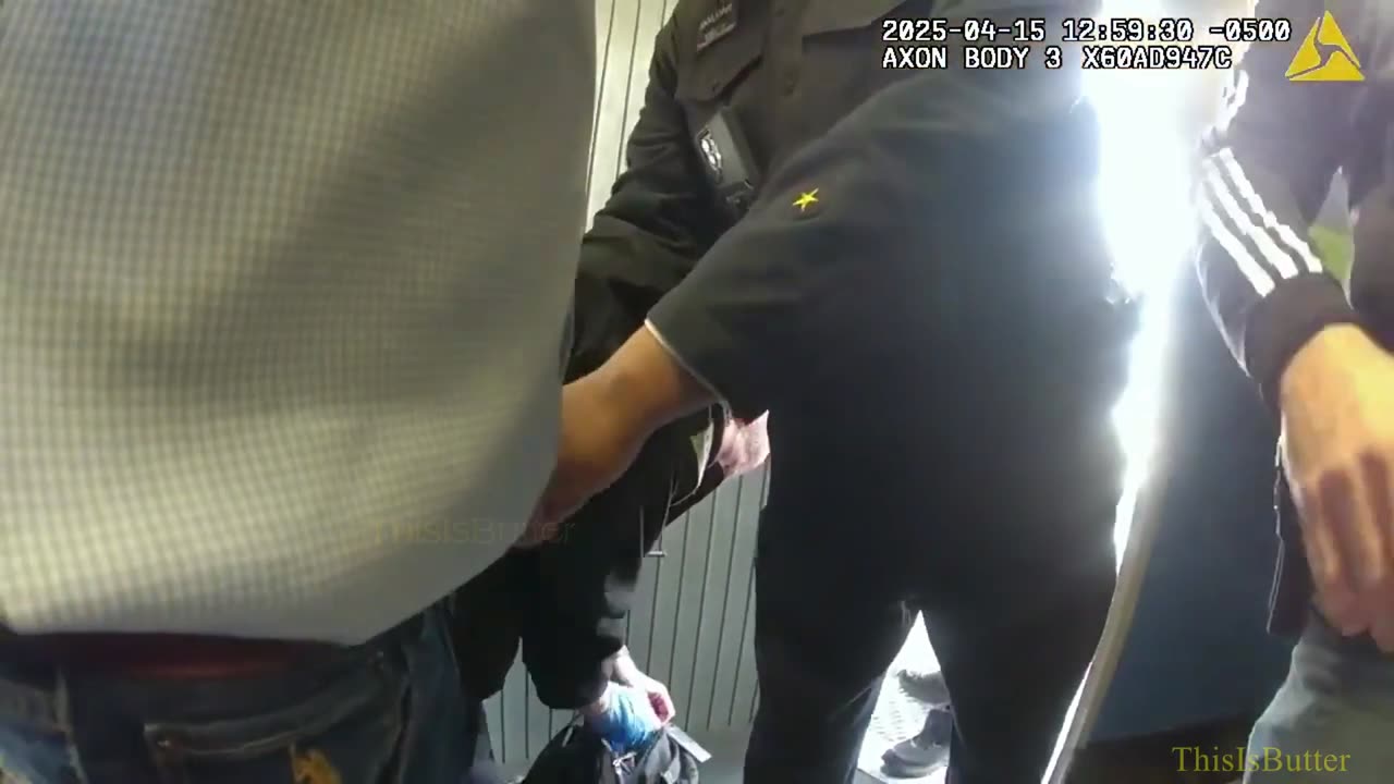 Body camera video shows arrest of man who brought loaded gun on plane at O'Hare airport