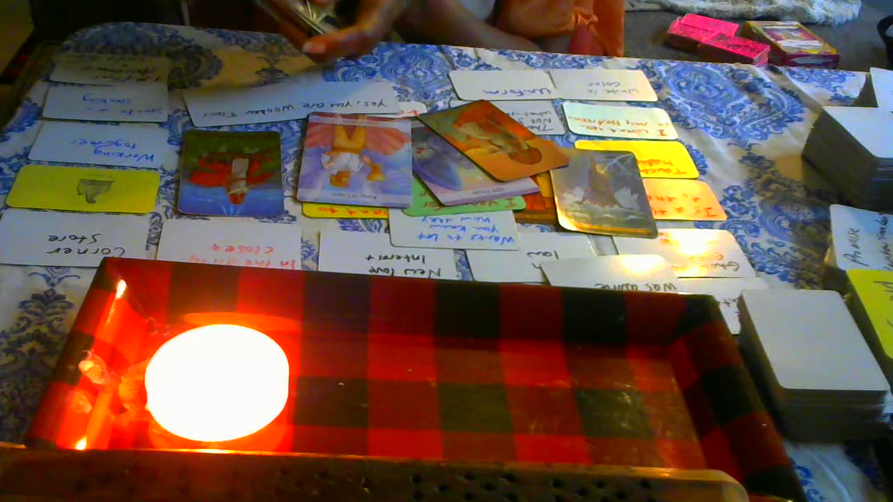 SOMEONE DATING OR MEETING AT A CORNER STORE - RANDOM STORY FROM CARDS