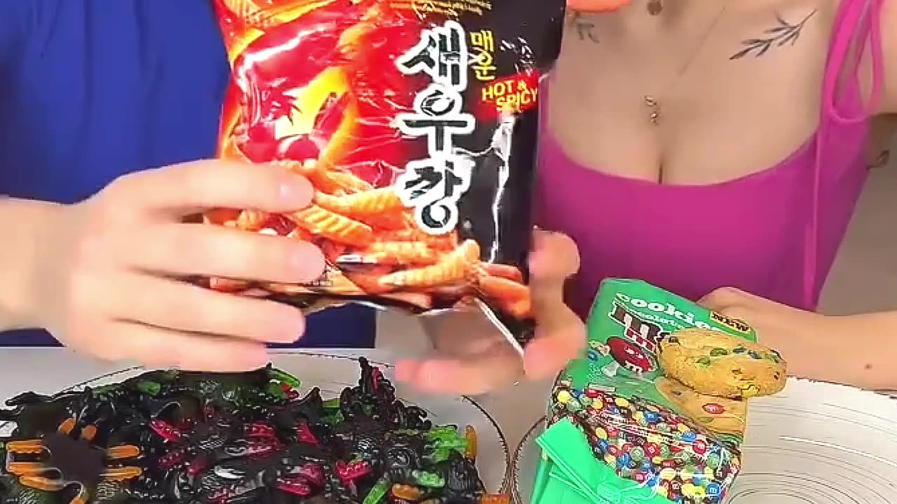 We_played_on_snacks_from_various_countries_and_try_them_😉😋OHHHHH UK FOLLOW FOR MORE FUN