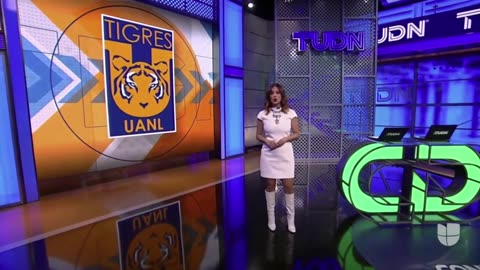 Contacto Boots - Who Doesnt Love A Pair Of Shiny Knee High White Boots?