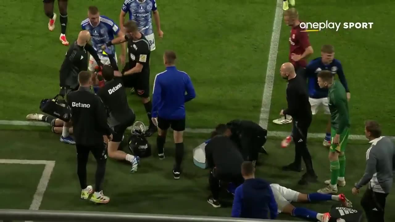 Sparta Prague team doctor slaps Sigma Olomouc player in the face in heated Czech Cup final