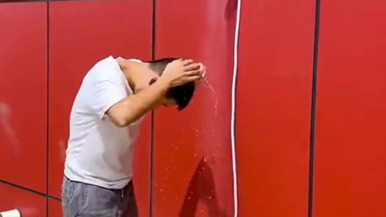 No shower? This gadget turns your bucket into an overhead shower or car washer! 🚿✨ #LifeHacks