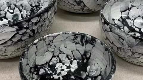 Using Bubbles to Create Unique Patterns on Ceramic Bowls