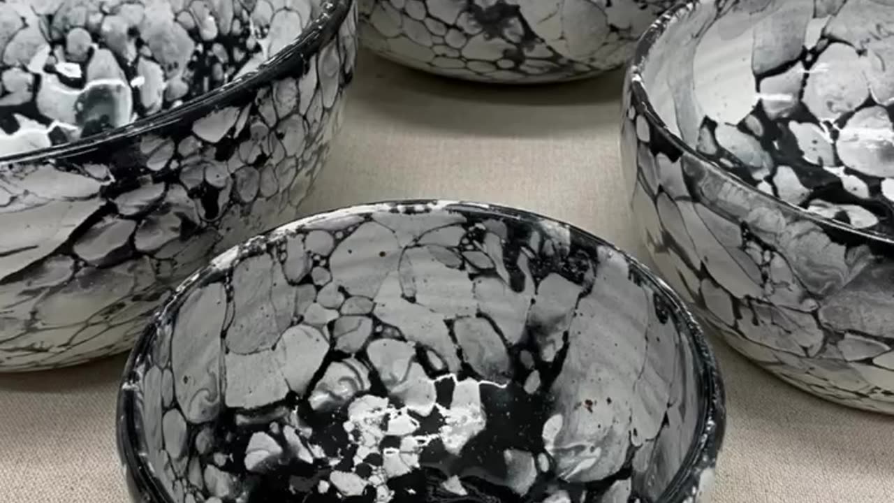 Using Bubbles to Create Unique Patterns on Ceramic Bowls