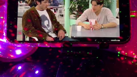 Watching Mallrats on X stream with Elle + Crab 💫
