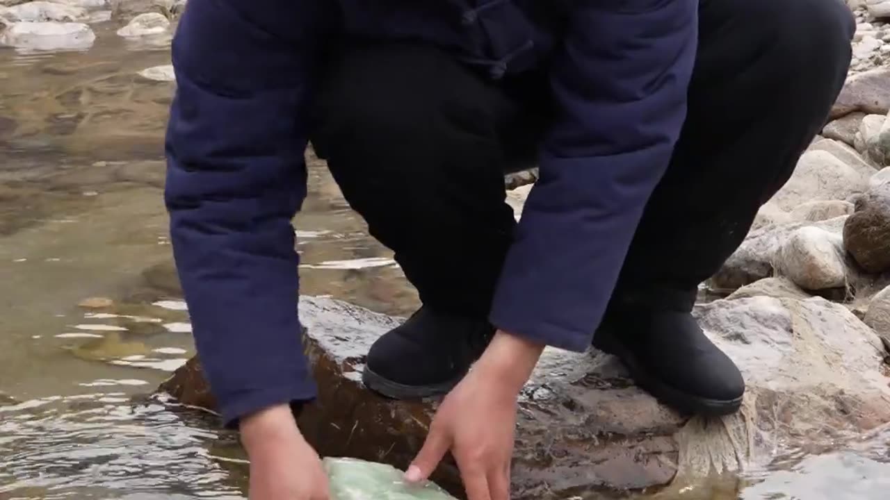 中国玉器制作历史悠久,至今已有12000年以上