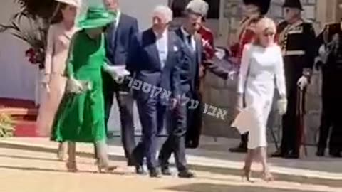 Frankreichs First Lady verweigert erneuert die Hand ihres Ehemanns