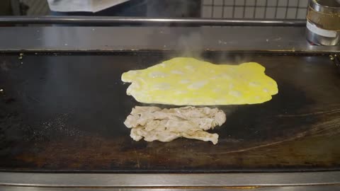 Tonpeiyaki - Omelet with Pork - Japanese Street Food
