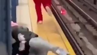 Ratchet Gets Flashy Wig Stolen by Subway Surfers