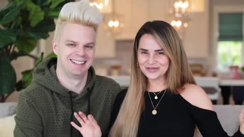 MY BOYFRIEND DOES MY MAKEUP! - YouTube