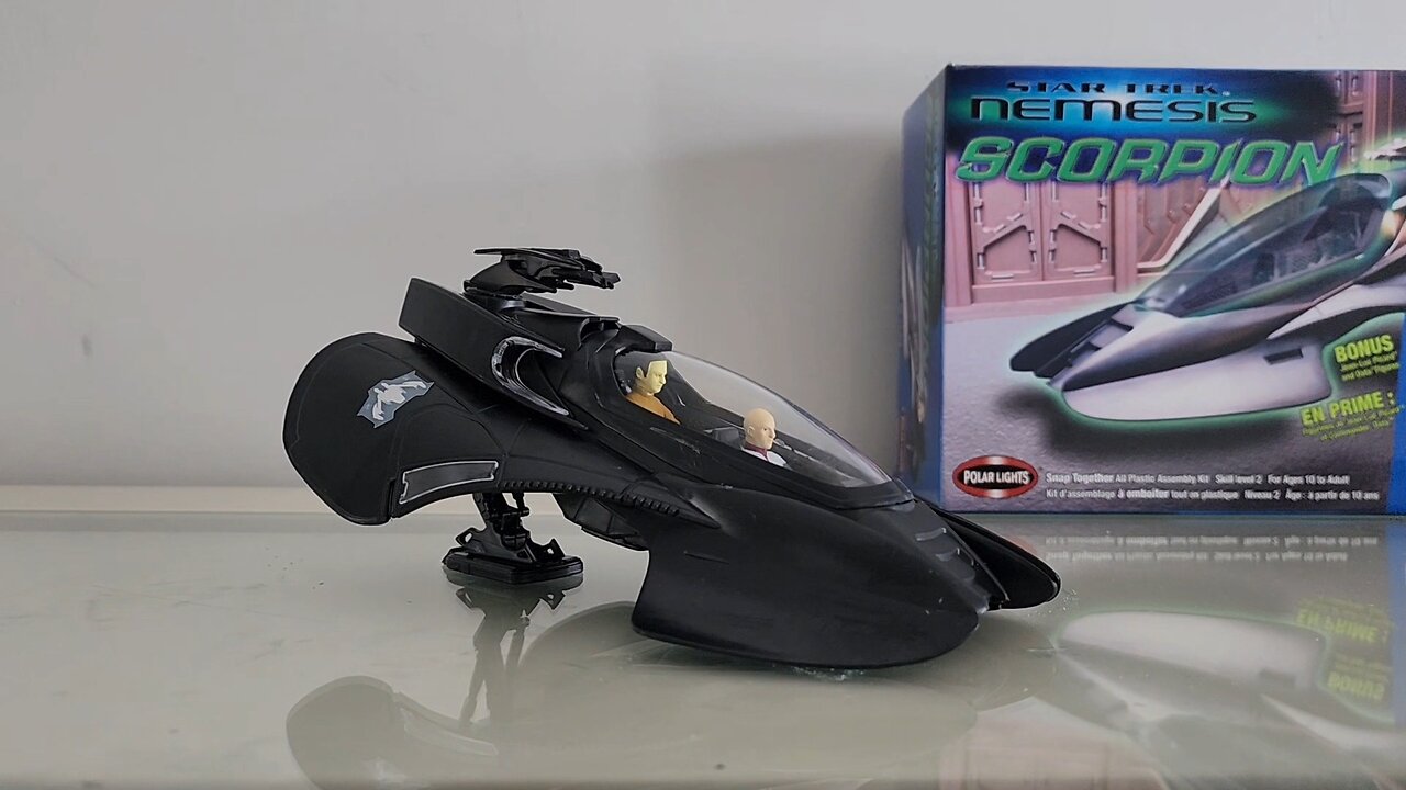 Star Trek Nemesis Scorpion w/ Picard & Data model kit | Polar Lights