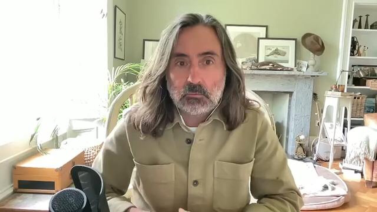 Neil Oliver doesn't name or say the word JEW