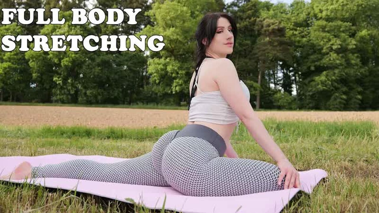 Sunny Outdoor Yoga Stretching | Leynainu