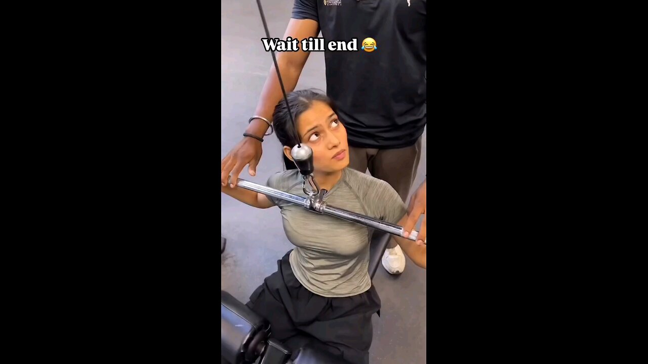 "Gym Fail: When Fitness Meets Fumble 😂"