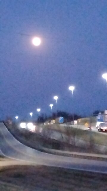 Moon 🌝 over I-70