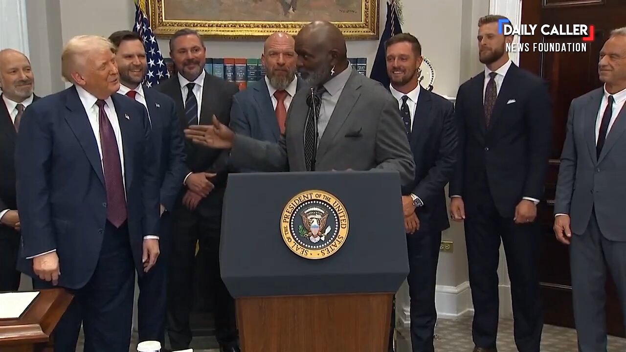 Lawrence Taylor to Trump: 'I'm Here to Serve You'