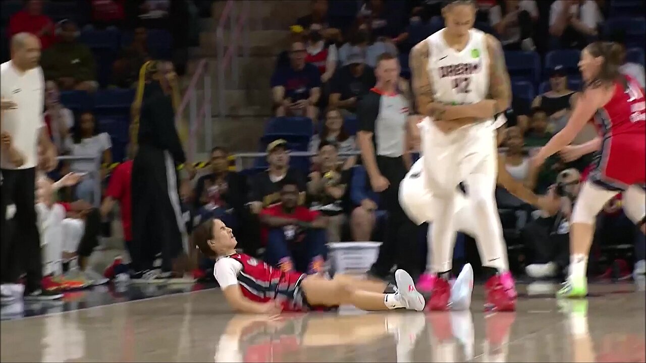 🫢 Welcome to WNBA, Rookie Sonia Citron FLATTENED by 6'9 Brittney Griner after hitting a 3!
