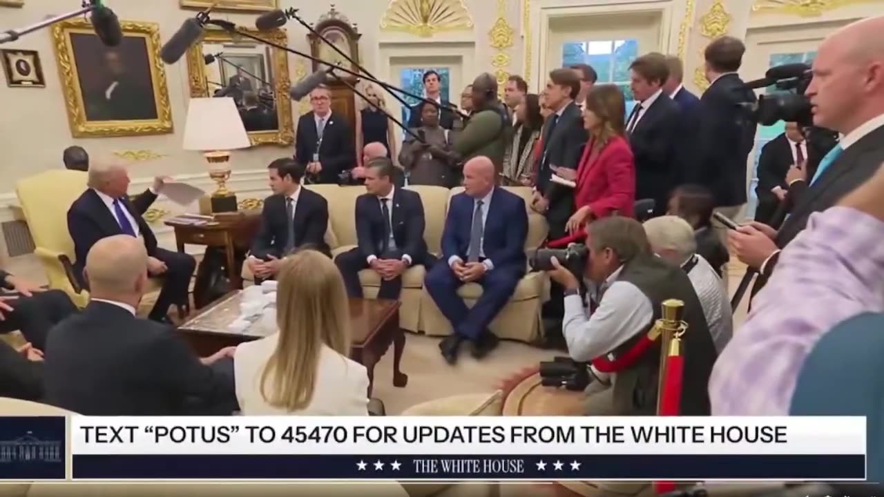 Tổng thống Trump vừa chỉ trÃch má»™t phóng viên hạng ba vì há»i ông chưa đủ minh bạch vá» phòng ...