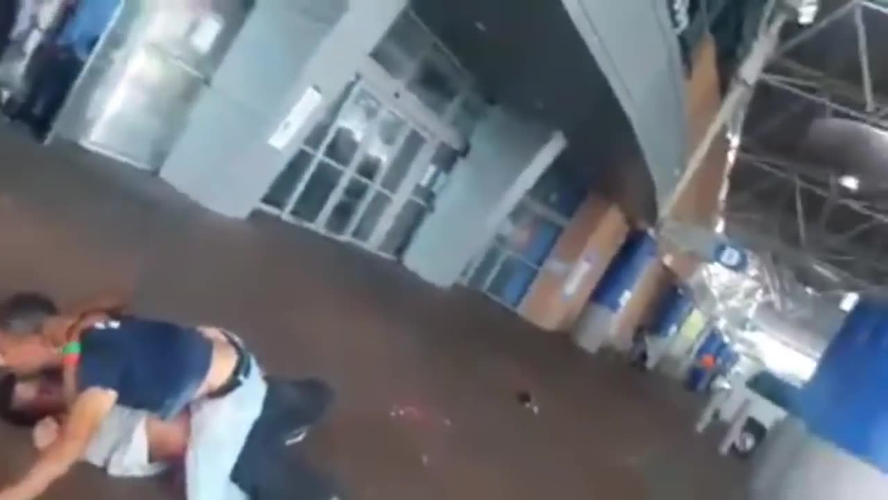 💪🤼 Man Uses Jiu-Jitsu to Subdue Aggressor | FCN