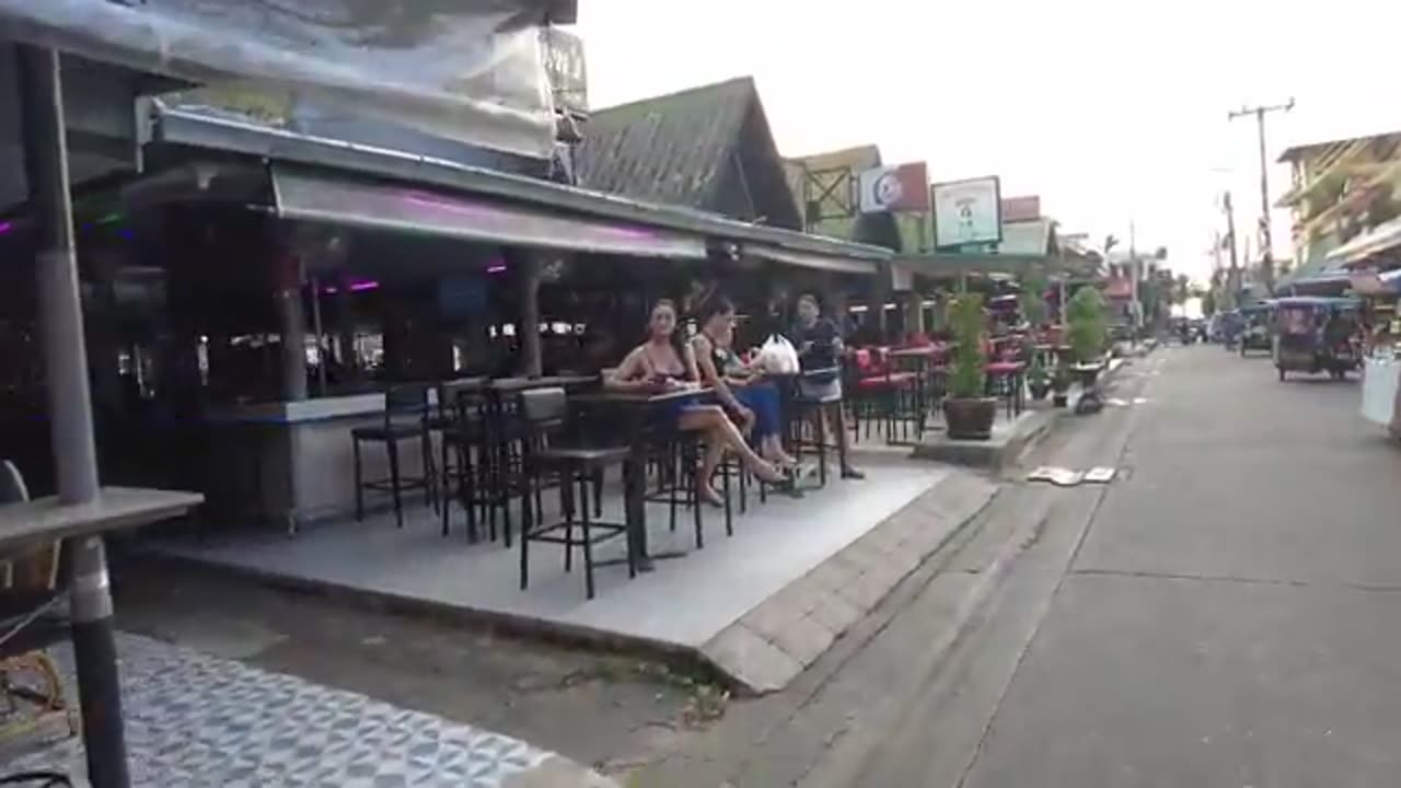 Exploring Soi 6, Soi 7 & 8, Soi Honey & Tree Town | Sunset Walkthrough in 4K