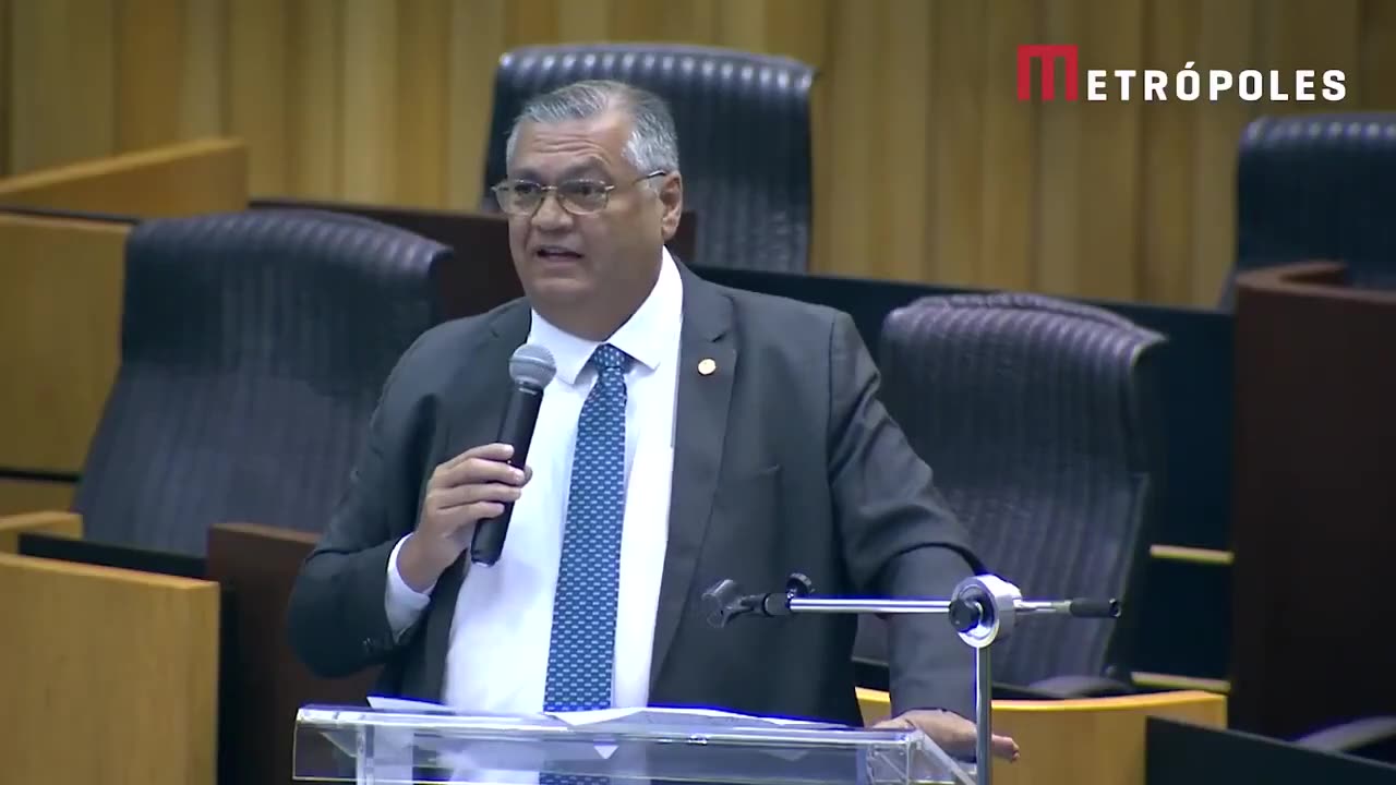 “É claro que uma coisa não tem nada a ver com a outra”