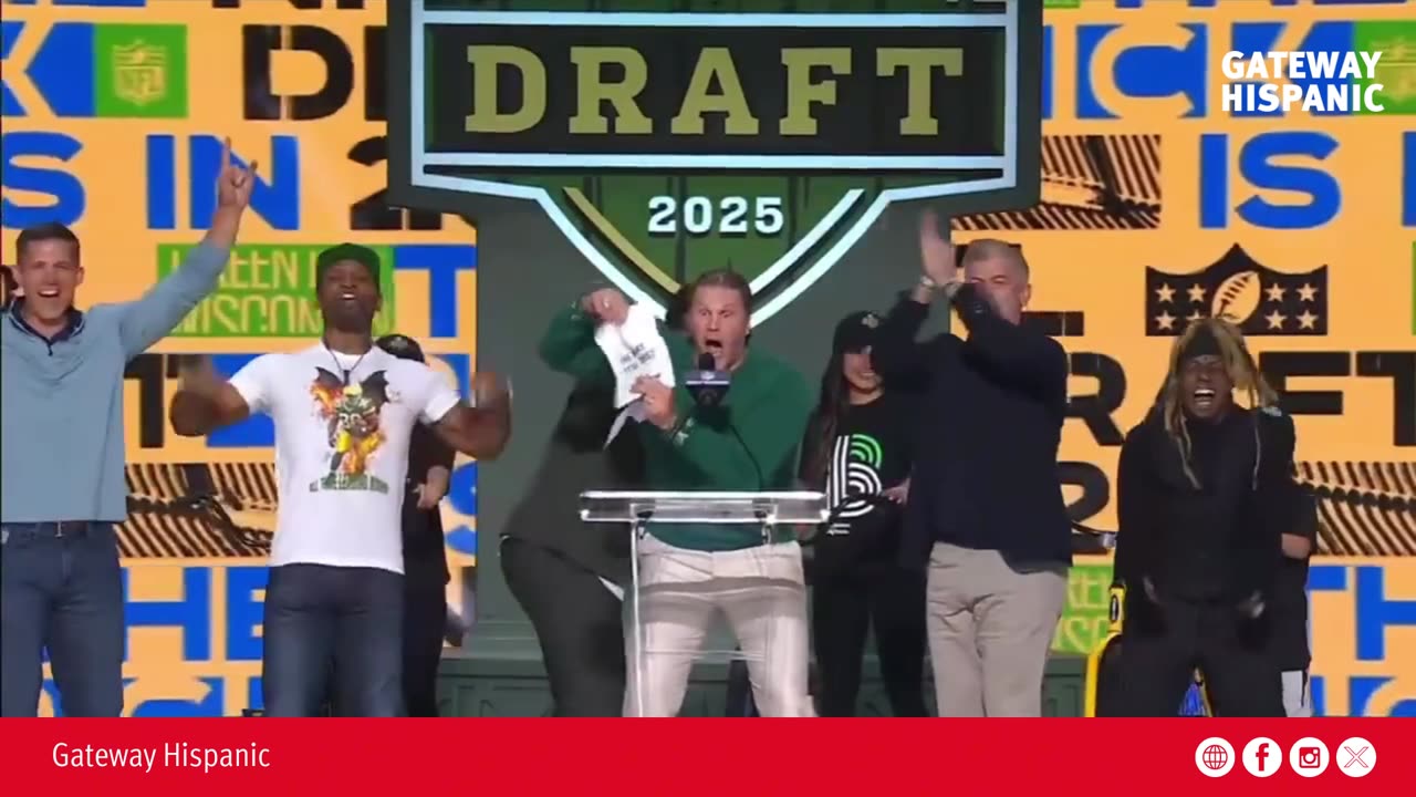 Clay Matthews Delivers Trump’s Message: “My Fellow Americans, the Bears Are Still Shining”