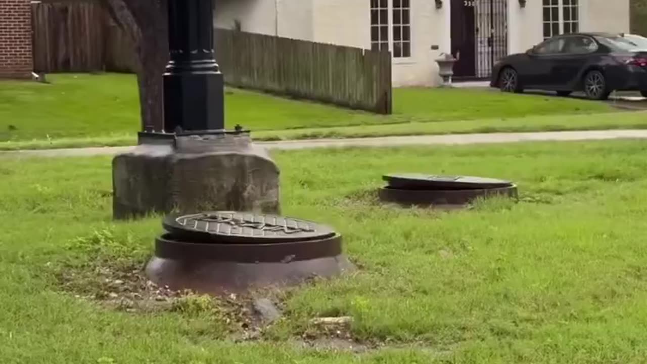 It’s time to get tf out of New Orleans. Manholes began levitating..