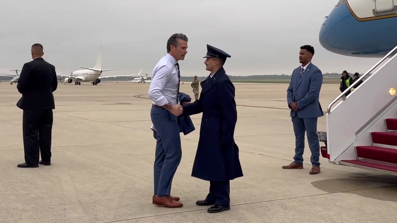 SecDef Pete Hegseth⚡ Wheels up. First SECDEF to visit Panama in over 2 decades