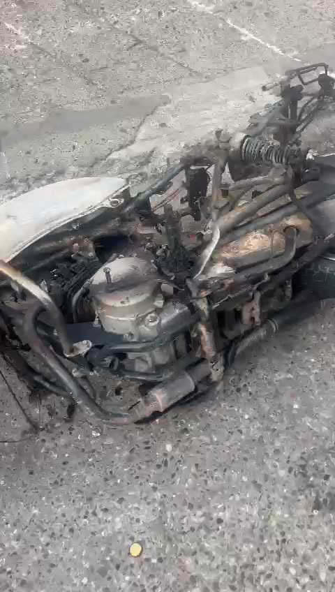 Moto de ladrón incinerada