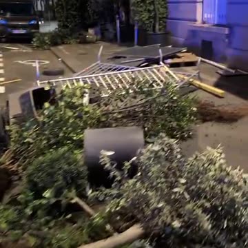 🇫🇷 The Champs-Élysées in Paris was looted last night by gangs reportedly of North African origin.