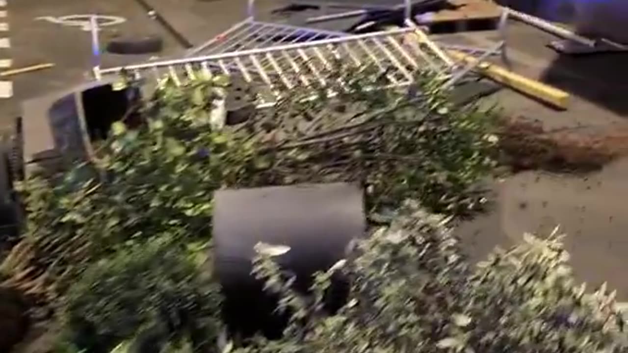 🇫🇷 The Champs-Élysées in Paris was looted last night by gangs reportedly of North African origin.