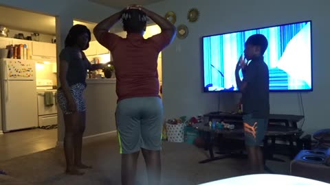 BROKEN TV PRANK ON MOM!!( Gets violent ***PRANK ***