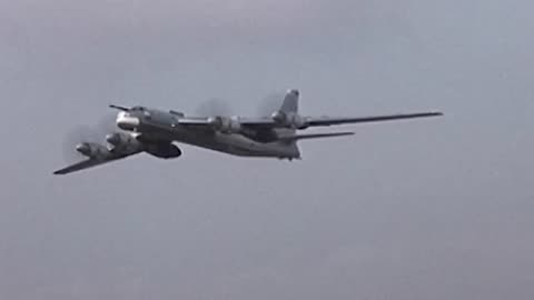 In 1994,following the detente and fraternization,the largest British military airshow,the RIAT