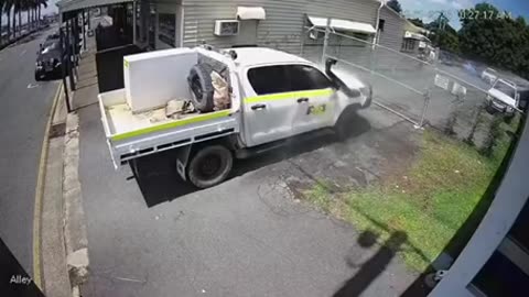 Dude got fed up with people parking in his driveway so he installed a motion-activated sprinkler