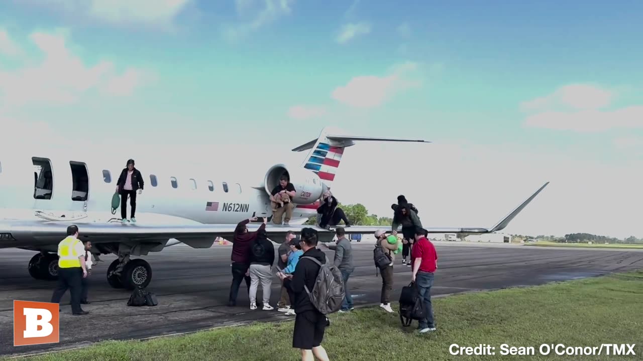 Passengers Evacuate American Airlines After Smoke fills Cabin
