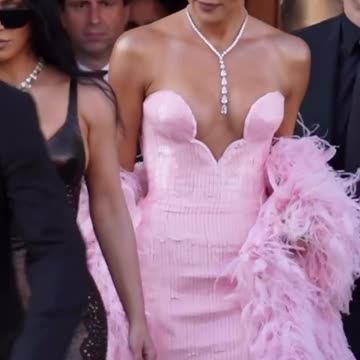 Kim Kardashian and Khloe Kardashian to the Jeff Bezos - Lauren Sanchez wedding