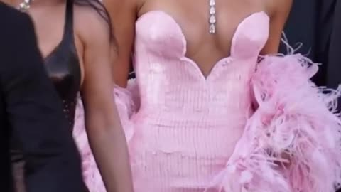 Kim Kardashian and Khloe Kardashian to the Jeff Bezos - Lauren Sanchez wedding