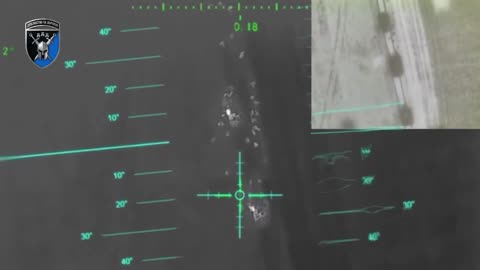 Ukrainian heavy drone drops shells on a crowd of Russian infantry that have just disembarked