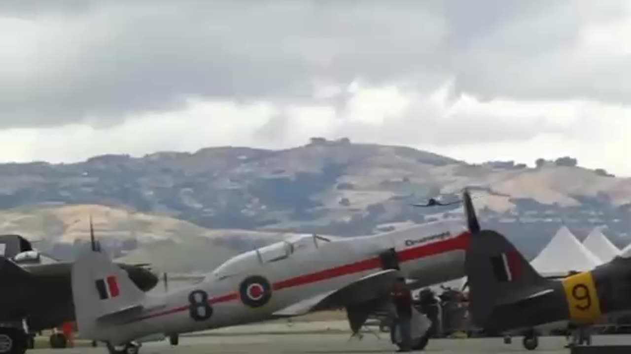 VAUGHT F4U-4B CORSAIR