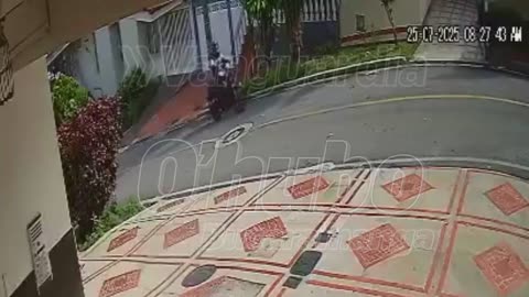 cámara grabó un robo en Bucaramanga