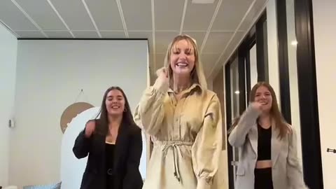 Munkahelyi táncikálás