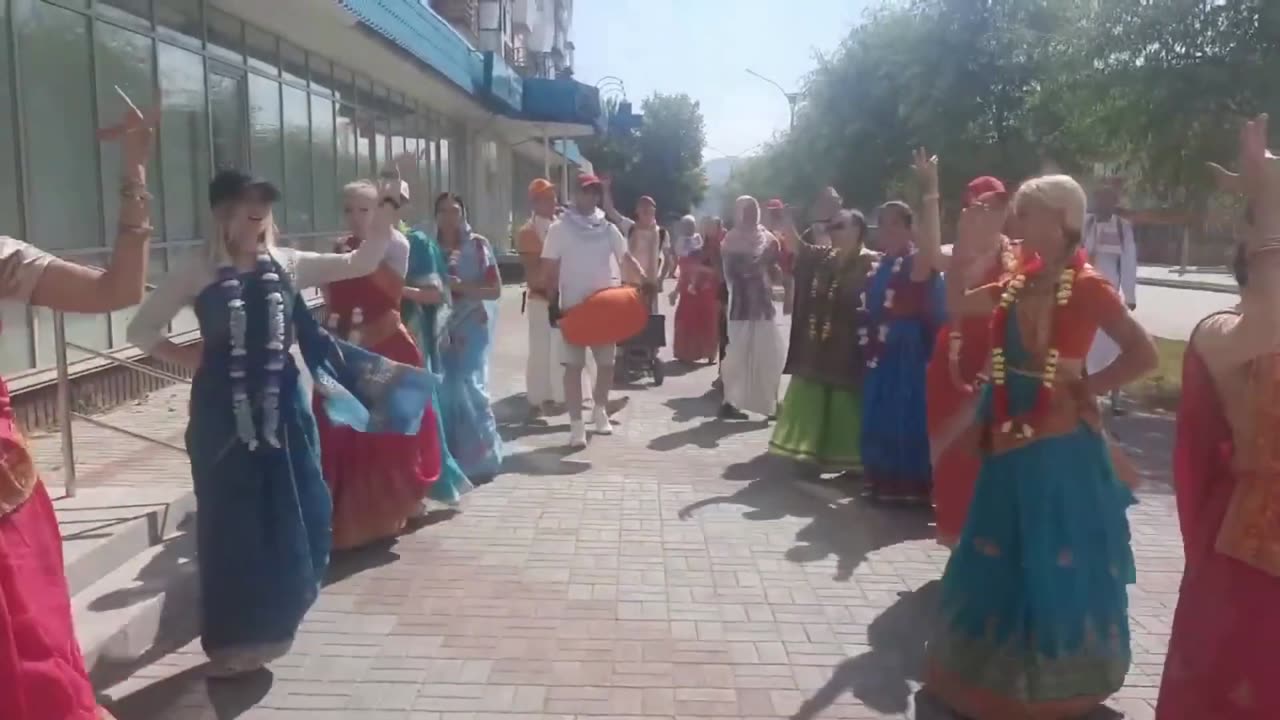 Hare Krishna Kirtan with Beautiful Girls Dancing
